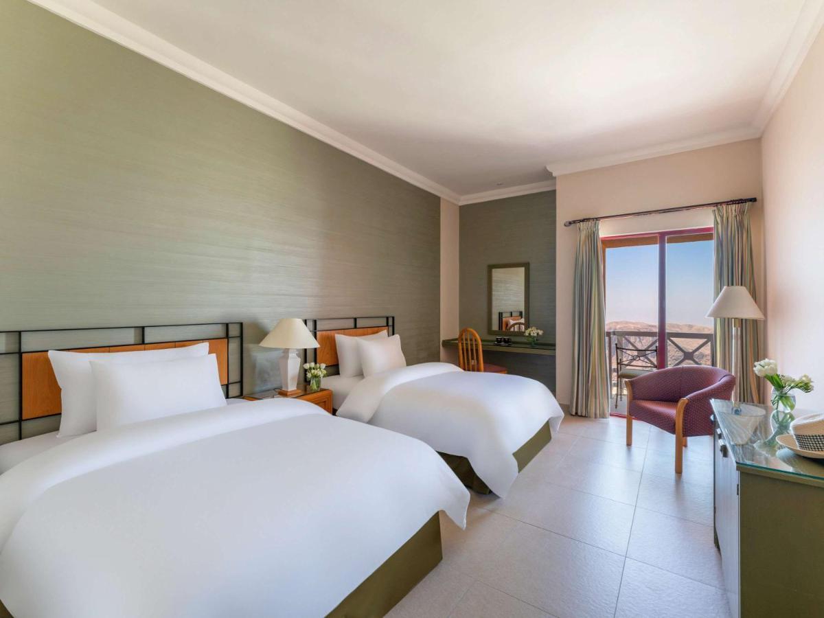 Mövenpick Nabatean Castle Hotel Wadi Musa Exteriör bild